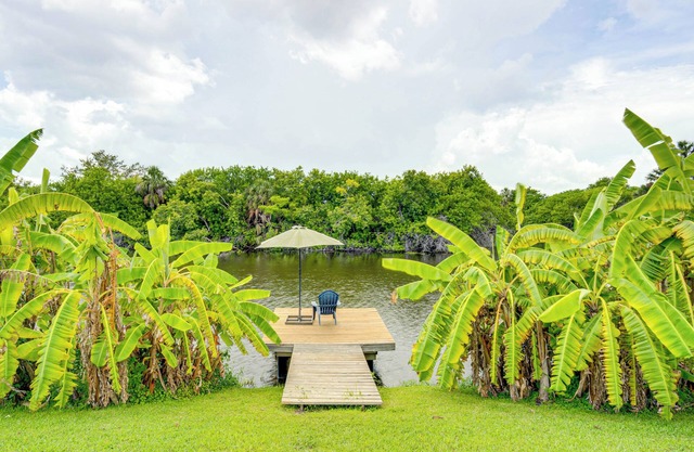 Port Charlotte Home w/Sunroom, Grill & Fire Pit!