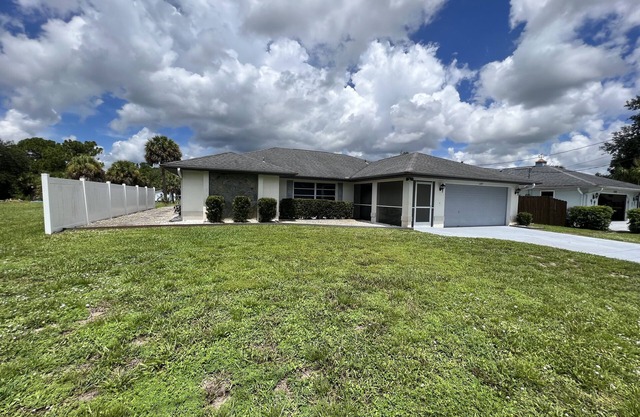 Port Charlotte House with Electric Heated Pool - up to 86 Degrees!