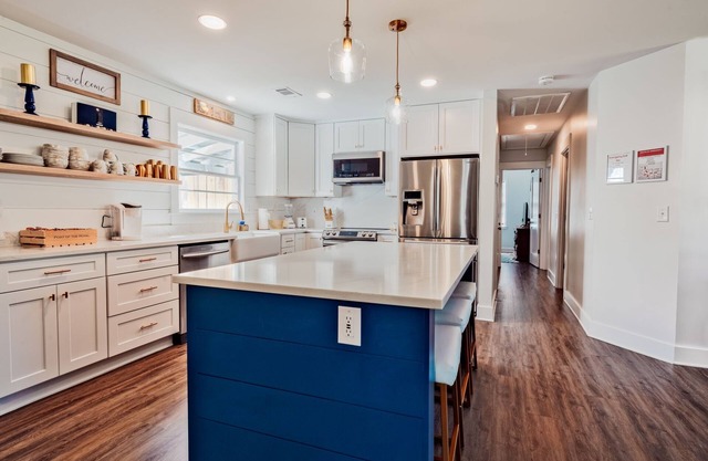 Port Of The Royal - 2 Minutes from Parris Island, 5 Minute WALK to Restaurants.