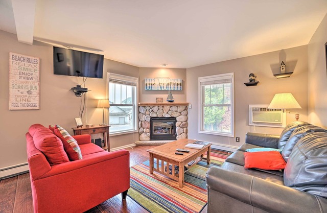 Portage Lake Condo w/Deck & Pool Access!