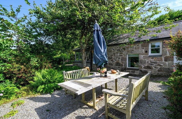 Porth Nanven Cottage, Near St Just & Coast, Dog Friendly with Parking