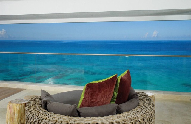 PORTICO VILLA BARBADOS - MODERN 3 BEDROOM BEACH FRONT VILLA