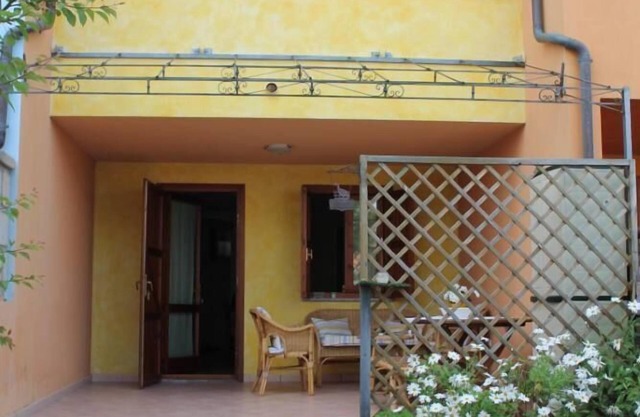Porto Alabe: At 100 meters from the beach, the cool of the house to relax in the garden