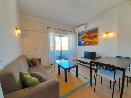 Porto Fontainhas, by Flat in Porto