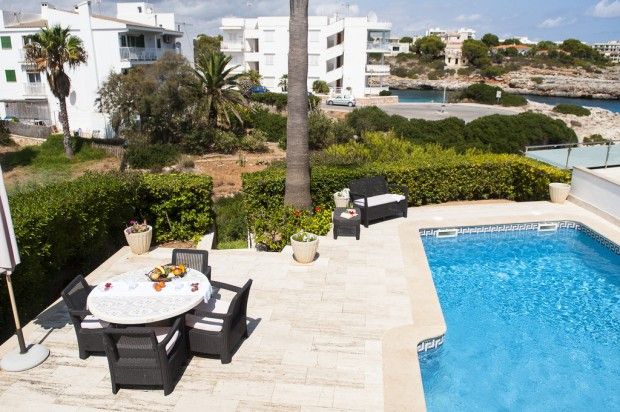 Portocolom Villa, Sleeps 8 with Pool, Air Con and WiFi