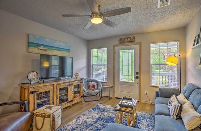 Pottsboro Home w/Fire Pit < 1 Mi to Lake Texoma!