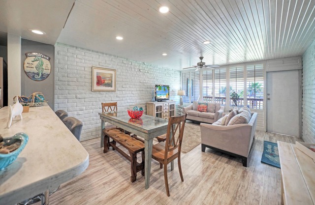 Pour Me a Vacation | Mins to Beach, Community Pool+Tennis Court, Private Balcony