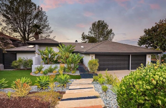 Poway Retreat | Hot Tub, Big Back Deck & Games!