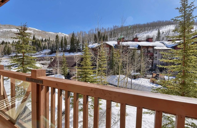 Powder Stash: Cozy Solitude Condo, Heated Pool, Hot Tub, Game Room, Covered Parking, Ski-In/Ski-Out