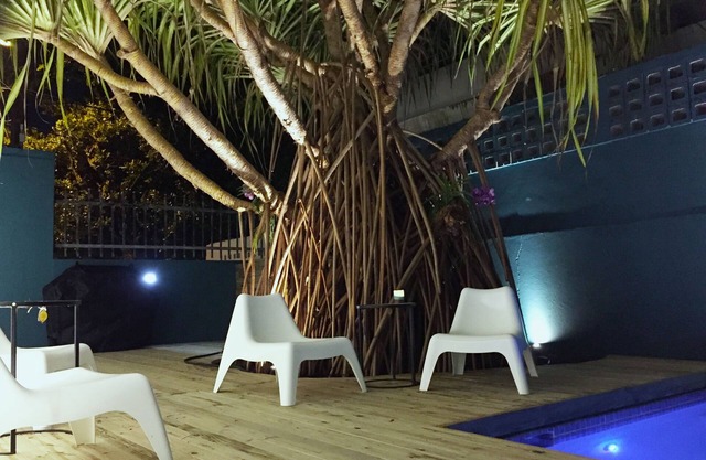 Power generator. Water tank. A/C. Free wifi. Private pool. Steps from the beach