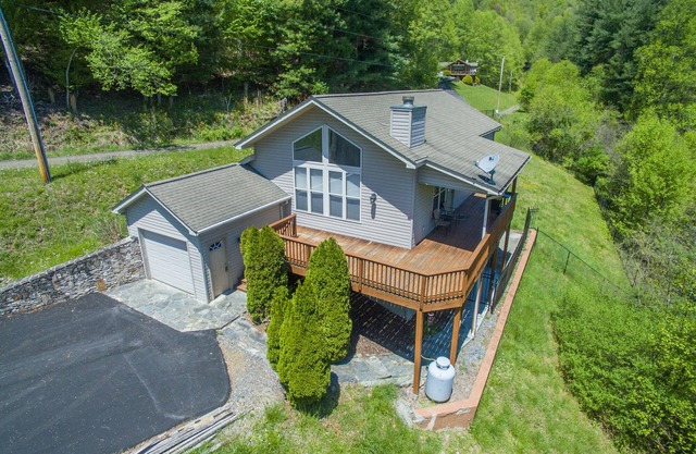 Power, Water & WiFi Soon! Mtn Vista, Fire Pit, Gas Logs, Close Burnsville & AVL!