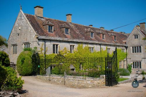 Poxwell Manor West Wing - Exclusive Dorset Retreat