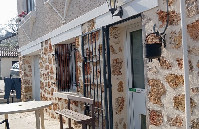 Près de Paris, Essonne, Petit Appartement Indépendant. RER B Lozère