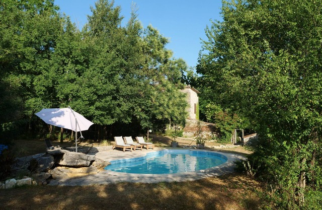 Prachtig oud Frans huis gelegen in de Lot, met privé zwembad middenin de natuur.