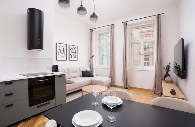 Prague Days - Bright Flat - Small Balcony - Quiet Area