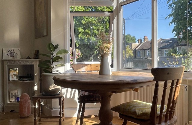Precioso Apartamento con Jardín en Barrio Tranquilo y Lleno de Vida en Londres