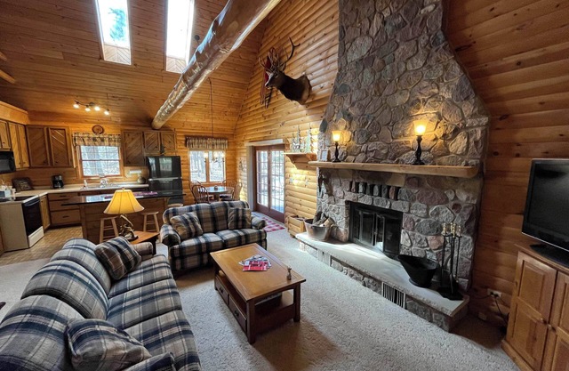 Premier Cabin Retreat <2 miles to Sand Valley Golf