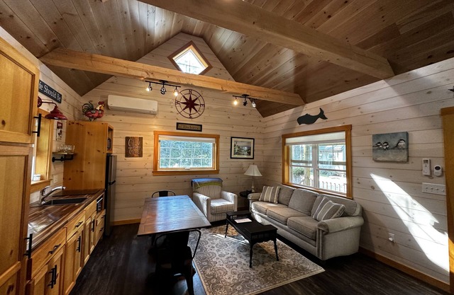 Premier Cottage, #3, w/NEW ADDITION! Now Sleeps 8, Pets Free