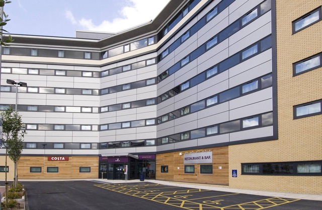 Premier Inn Manchester Airport - M56/J6 Runger Lane North