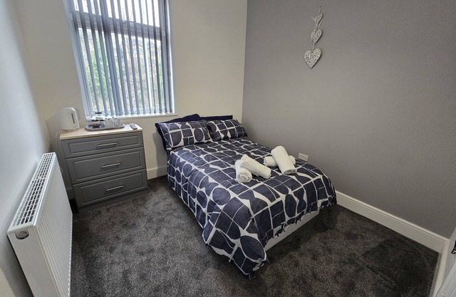 Premium Double room Ensuite with Shower Room 4