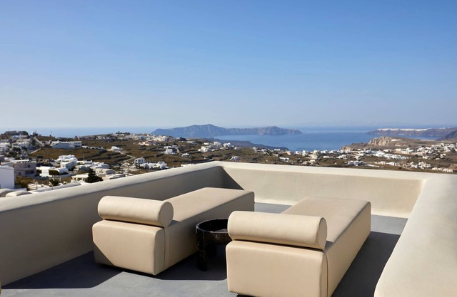 Premium Santorini Apartment | 1 Bedroom Suite | Apartment Grim | Furnished Sun.