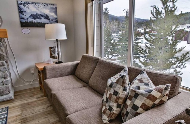 PremiumStayz 2214 Canmore Modern Suite