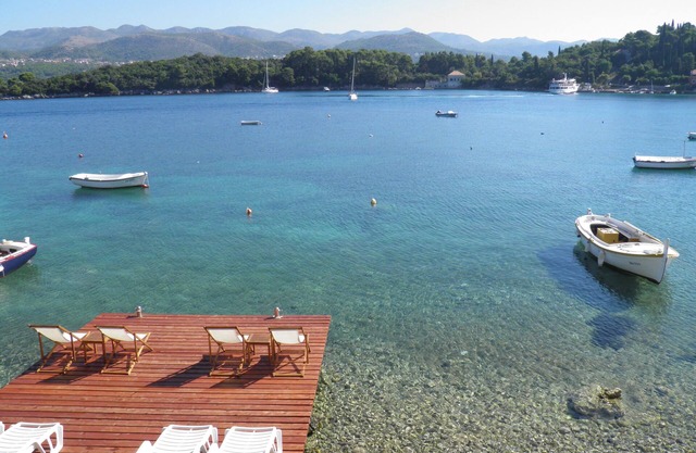 President apartment surrounded by ancient walls, two meters from the sea