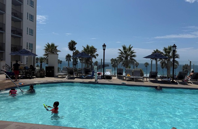 Presidential Suite - 4-bedroom awesome hotel suite in fabulous Oceanside