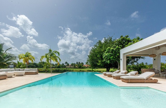 Prestige Villa Near Marina & Beach – Private Chef, Butler & Concierge Included