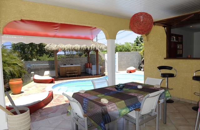 Prestige villa with pool and jacuzzi