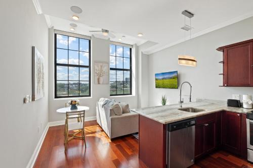 Prestigious 1br W Rooftop Pool