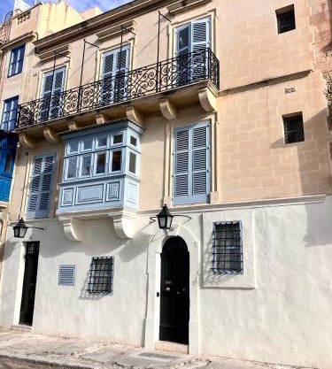 Prestigious Pied a Terre Wignacourt with views