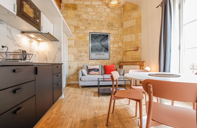 Pretty 2 bedroom duplex apartment full of charm