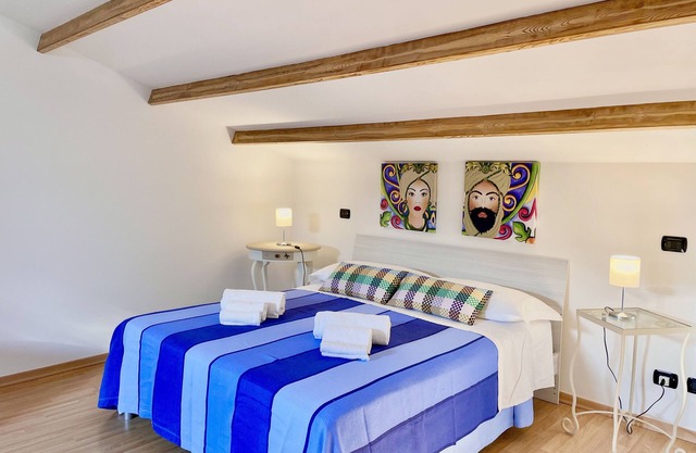 Pretty attic located in the municipality of Taormina 3.5 kilometers from the center.