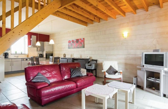 Pretty Cottage in Gimnee with Garden