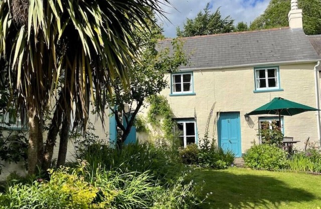 Pretty Cottage with Private Garden, Dulverton, Exmoor - Pet-friendly