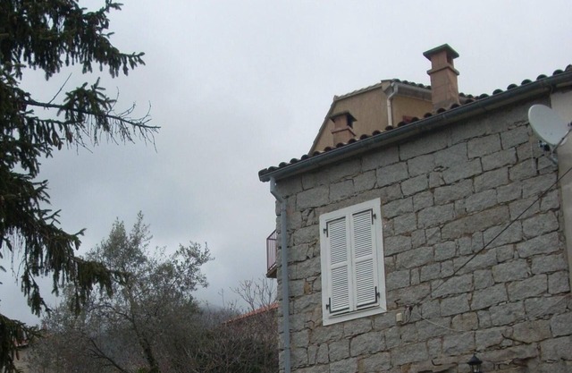 Pretty little house, ideal for a couple.