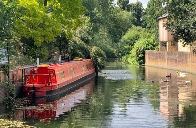 Pretty Narrowboat moored in Private Garden, (sleeps 4), Hanwell, West London.