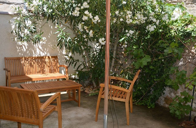 Pretty village house equipped with terrace and air conditioning. For 6 people