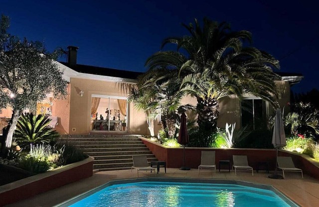 Pretty villa with swimming pool, bright, quiet at the gates of Bordeaux