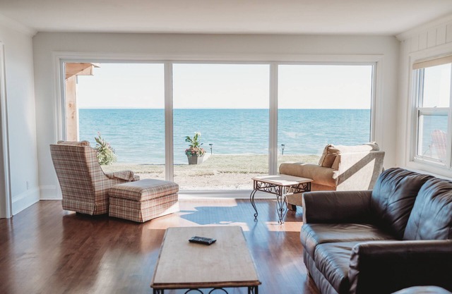 Price Reduced- Perfect for large groups! Niagara Lakehouse Luxury Beachfront