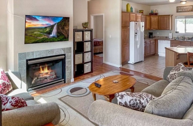 .Price Street Retrea · Spacious, Family and Pet friendly, WiFi, Fire Pit,