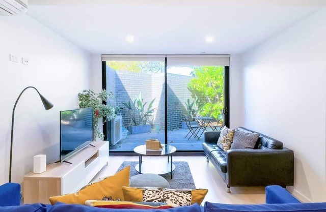 Pride Modern 2BR Apt in Bentleigh Private Garden Free Parking