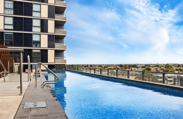 Pride Moonee Ponds 1B2B Nest Free Parking*Pool