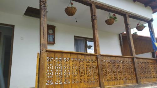 PRIDVOR de STOENESTI