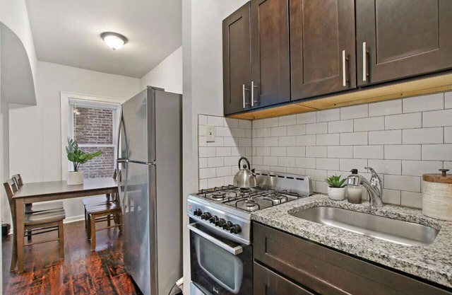 Prime Chicago Studio | Cozy, Clean & Connected