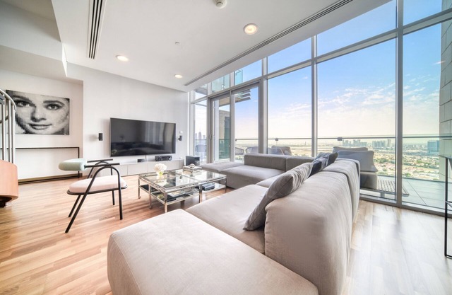 Prime DIFC Duplex with Iconic Skyline Views