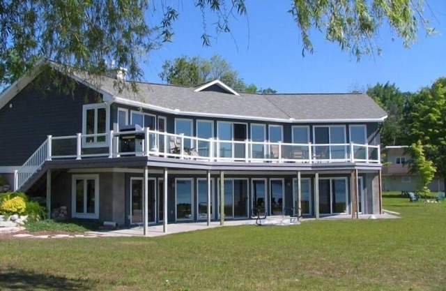 Prime Elk Lake Piece of Heaven ~ Sandy Beach ~ Includes Kayaks And A Paddle Boat