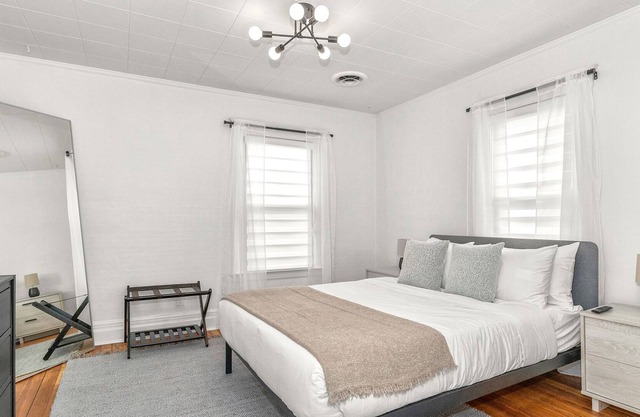 Prime Location 2 br + Office The Fairlane Loft