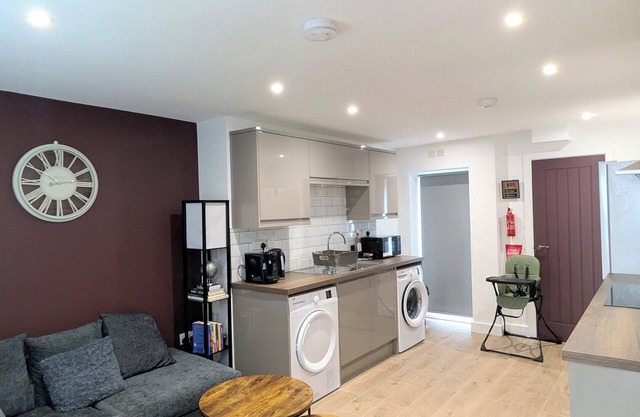 Prime Location 5 Bed En-suite 6 Bathrooms in Derby Sleeps up to 10 People.